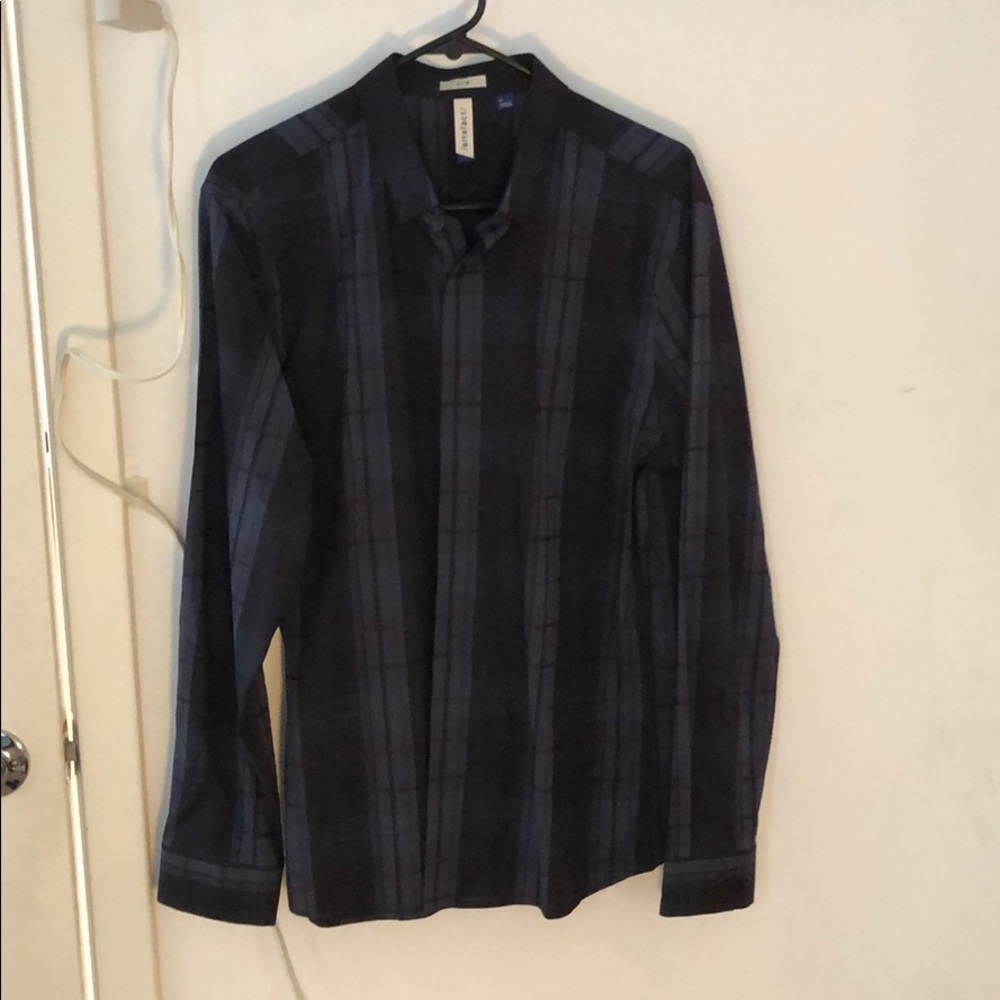 Artefact button up